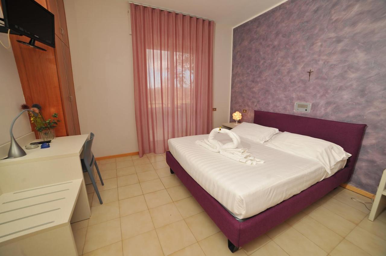 Morrovalle Hotel San Crispino מראה חיצוני תמונה