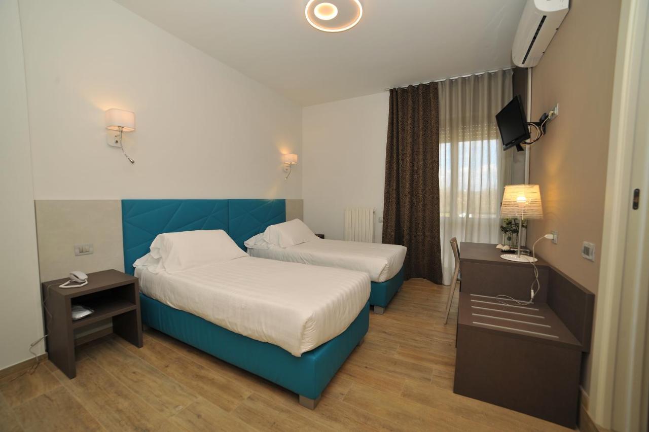Morrovalle Hotel San Crispino מראה חיצוני תמונה