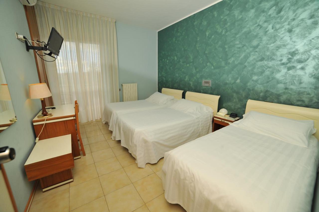 Morrovalle Hotel San Crispino מראה חיצוני תמונה
