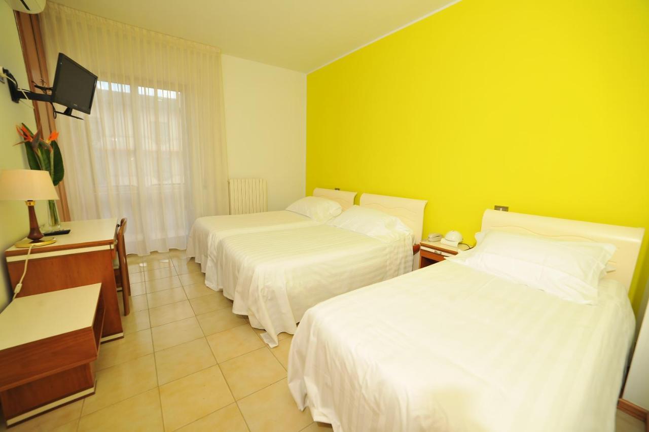 Morrovalle Hotel San Crispino מראה חיצוני תמונה