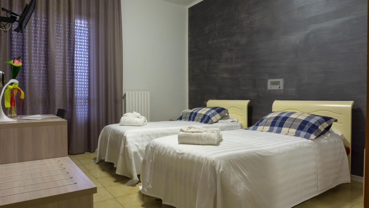Morrovalle Hotel San Crispino מראה חיצוני תמונה